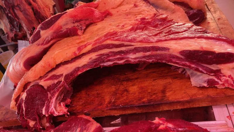 内蒙古锡林郭勒草地黄牛肉，黄膘牛肉牛排，去油。