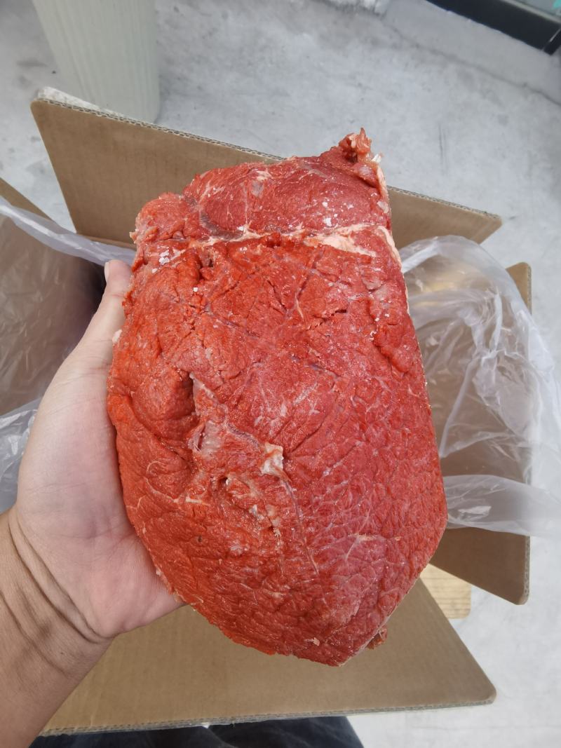 熟牛肉，五香熟牛肉块，纯水煮不含淀粉，块大色泽好开箱即食