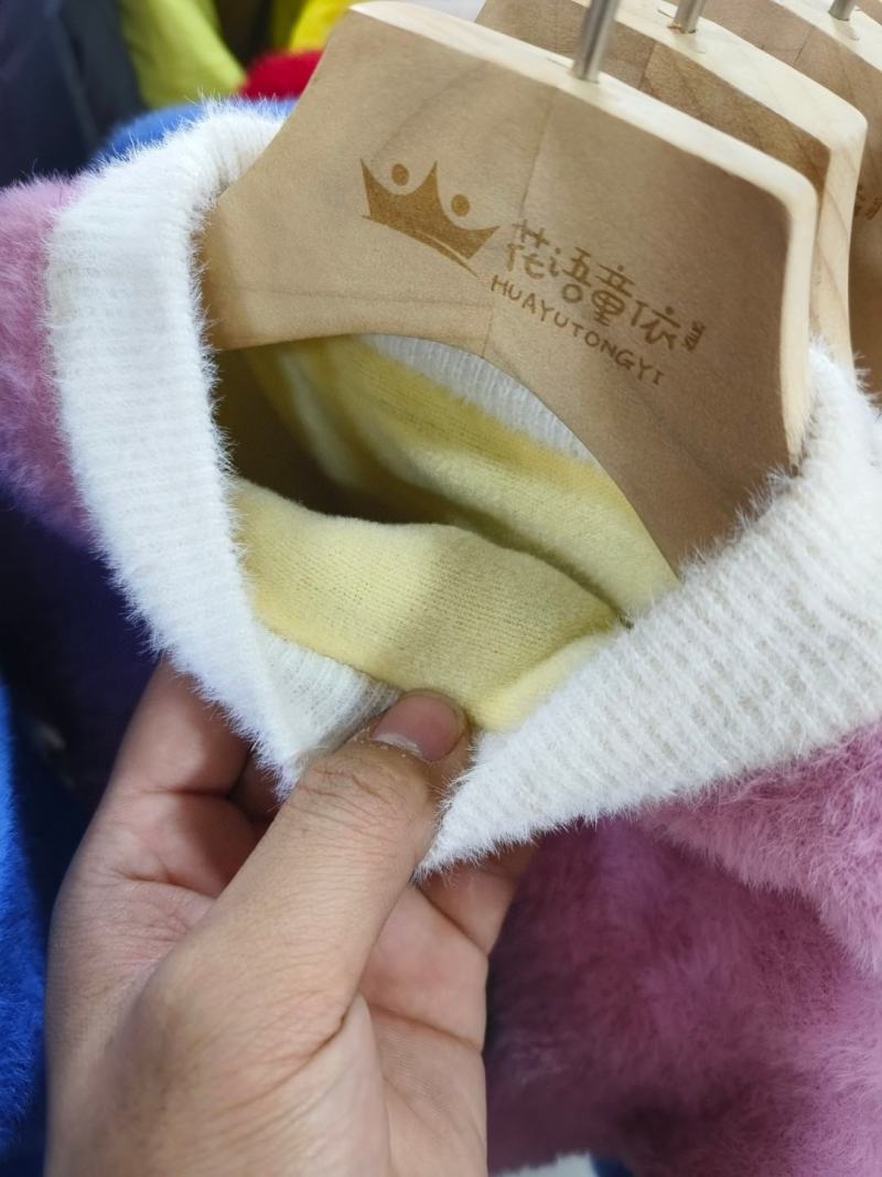 刚到的童装水貂绒毛衣300件左右，80-130整单齐码，
