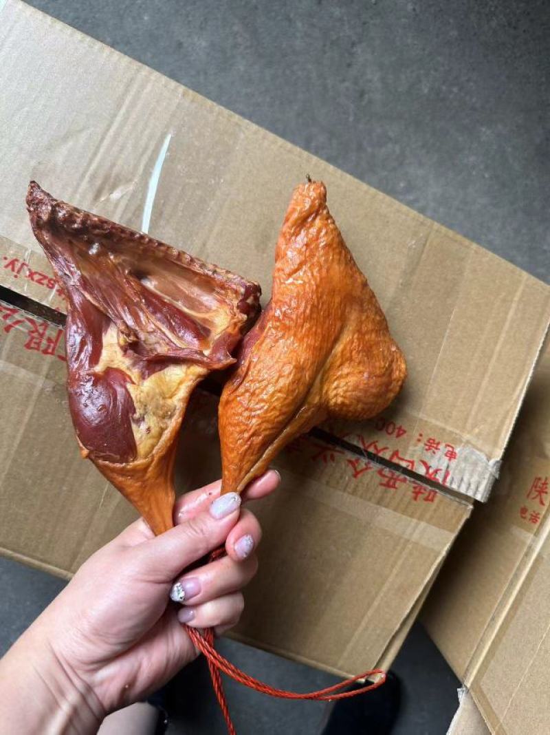 烟熏鸭边腿鸭腿风干鸭腿鸭边腿烟熏腊味现货供应价格美丽