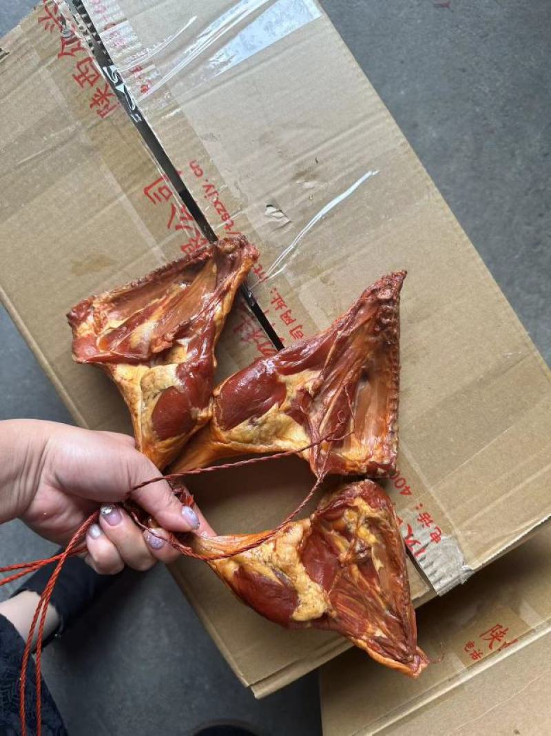 烟熏鸭边腿鸭腿风干鸭腿鸭边腿烟熏腊味现货供应价格美丽