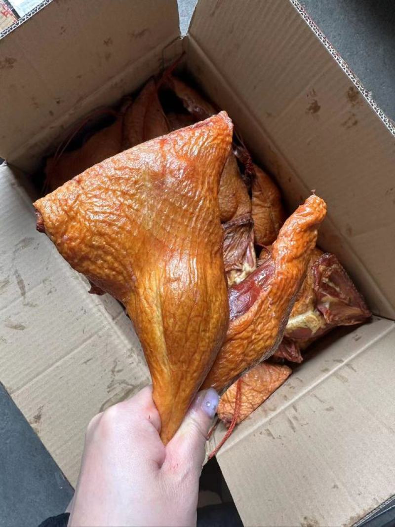 烟熏鸭边腿鸭腿风干鸭腿鸭边腿烟熏腊味现货供应价格美丽