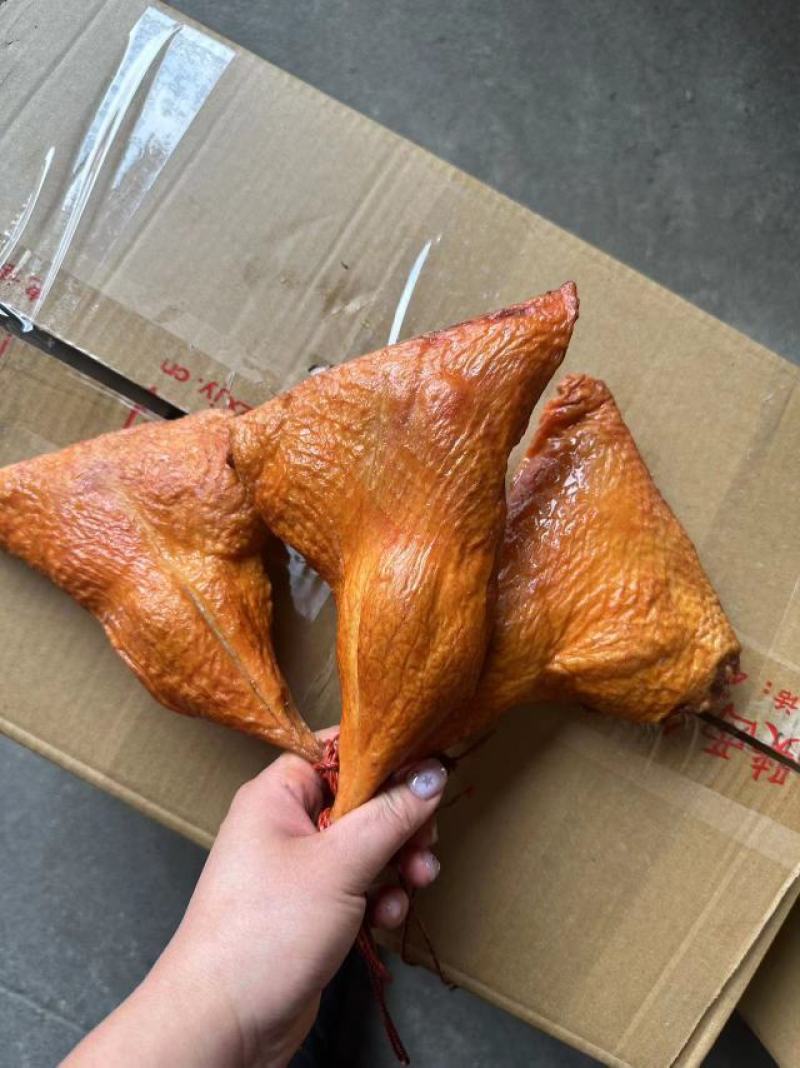 烟熏鸭边腿鸭腿风干鸭腿鸭边腿烟熏腊味现货供应价格美丽
