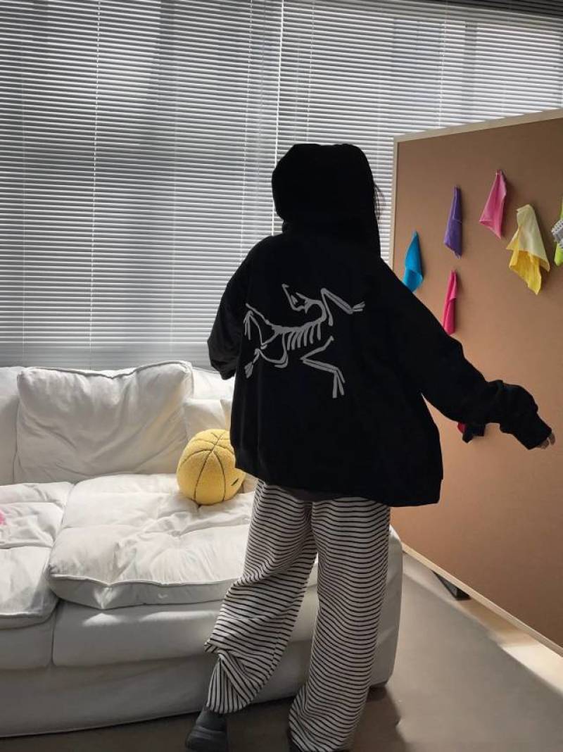 大量衣服价格低，保证质量，欢迎全国各地老板选购