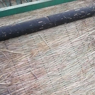 大棚草苫.垫车草帘.质量好价格低。批发保暖稻草草苫子