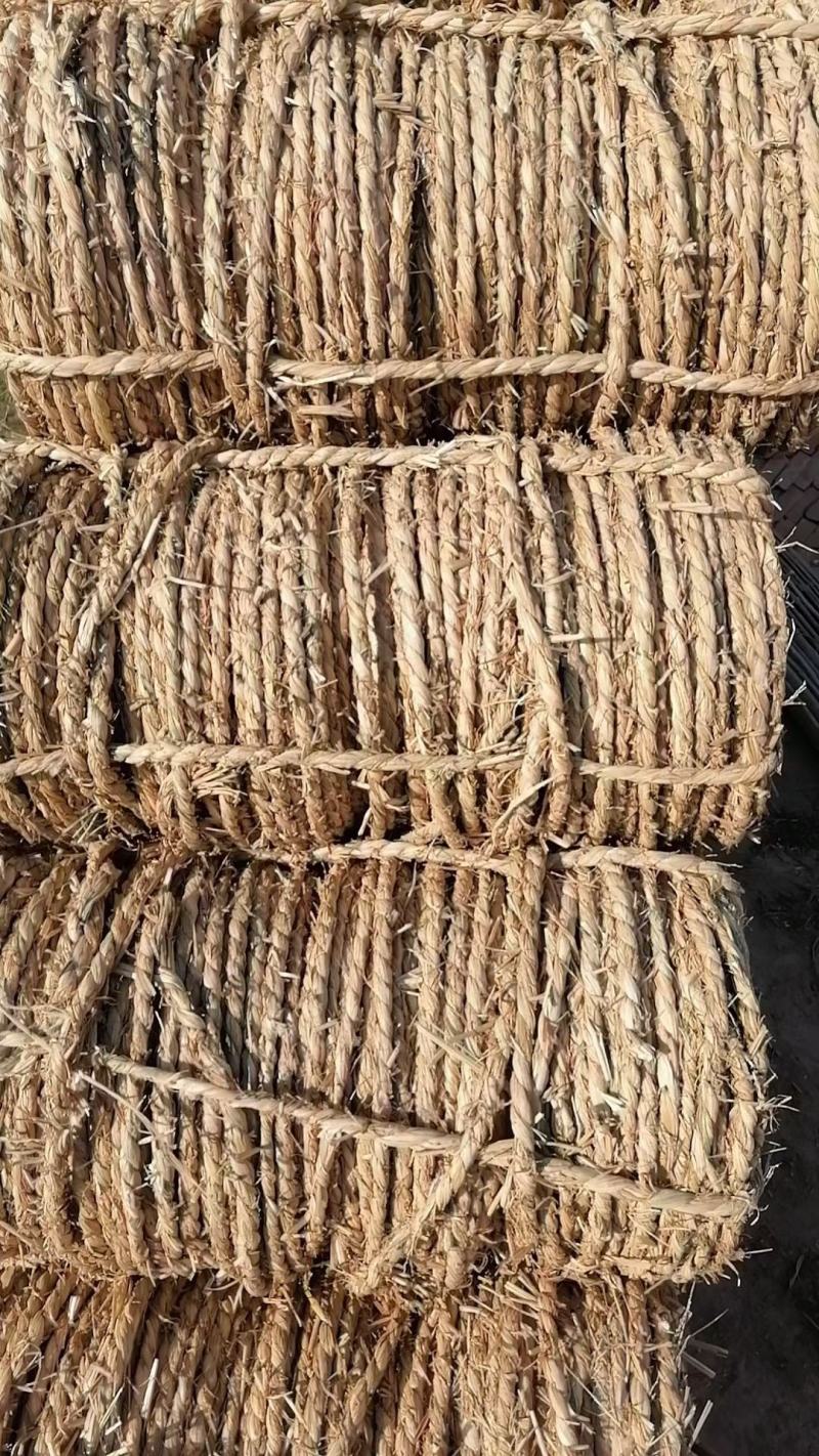 大棚草苫.垫车草帘.质量好价格低。批发保暖稻草草苫子