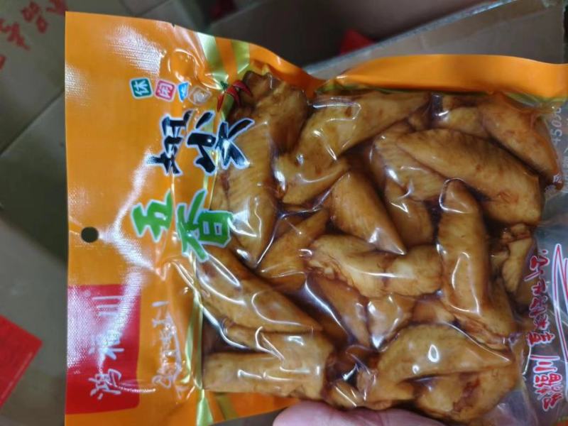 鸿福川冷吃鸡尖，五香，麻辣两个味道，一件30包
