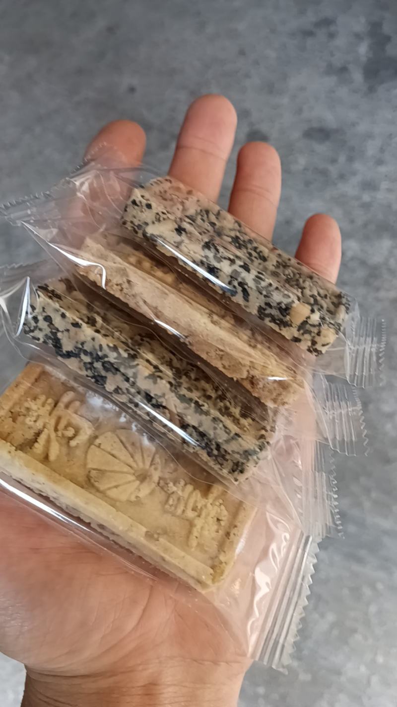 坚果黑芝麻酥五谷咸蛋酥紫薯咸蛋酥