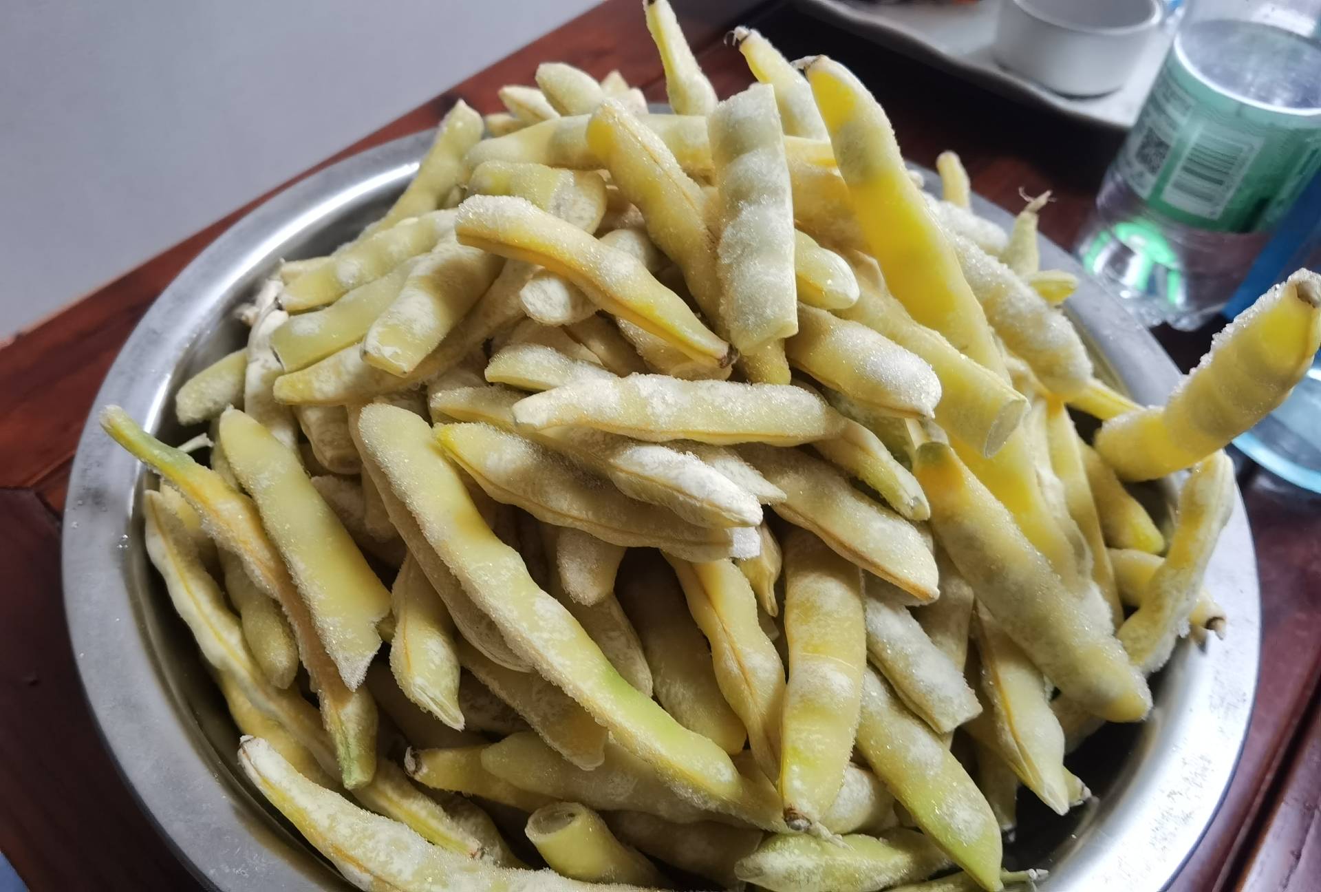 油炸豆角过程