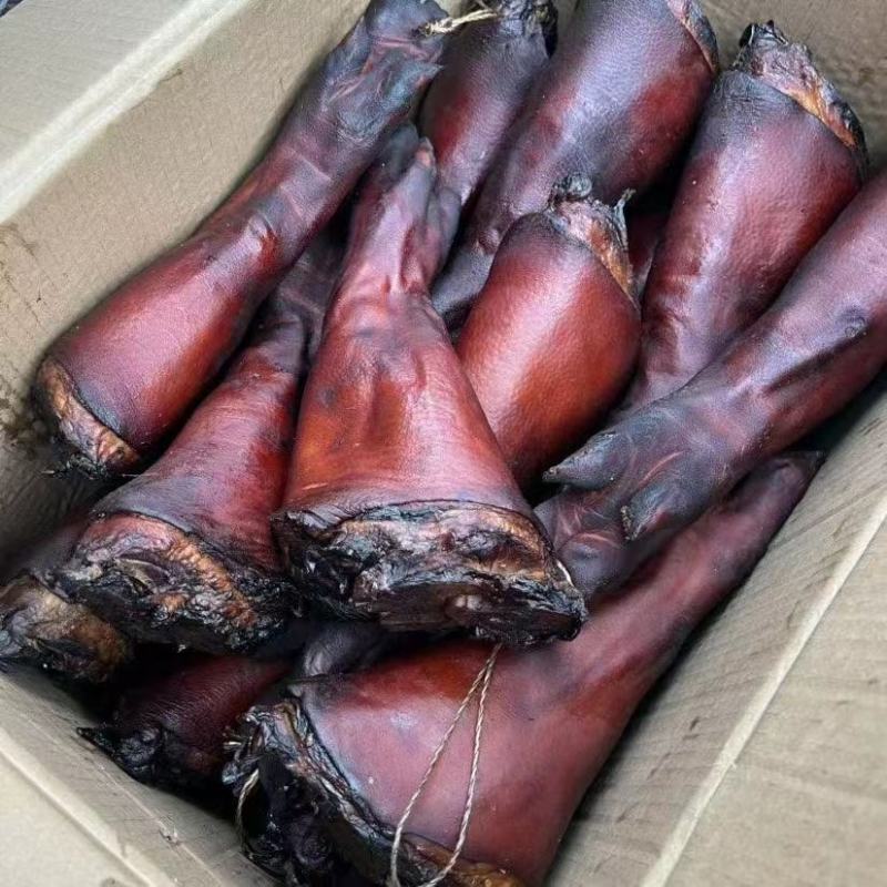 烟熏猪蹄腊猪蹄腊肉烟熏黑猪蹄烟熏黄猪蹄库房现货价格美丽