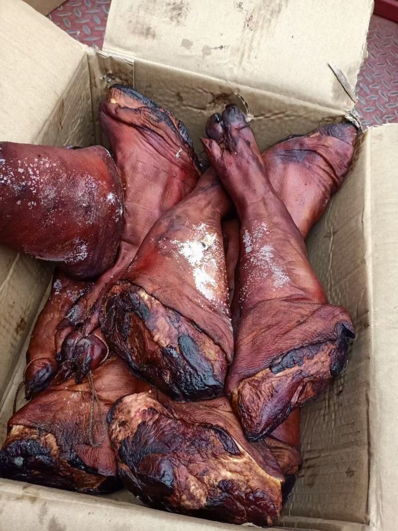 烟熏猪蹄腊猪蹄腊肉烟熏黑猪蹄烟熏黄猪蹄库房现货价格美丽