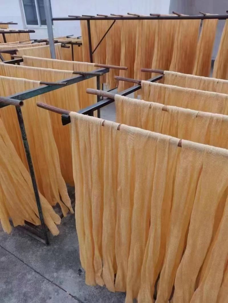 豆腐皮又称腐竹富含蛋白质和多种氨基酸，营养价值很高