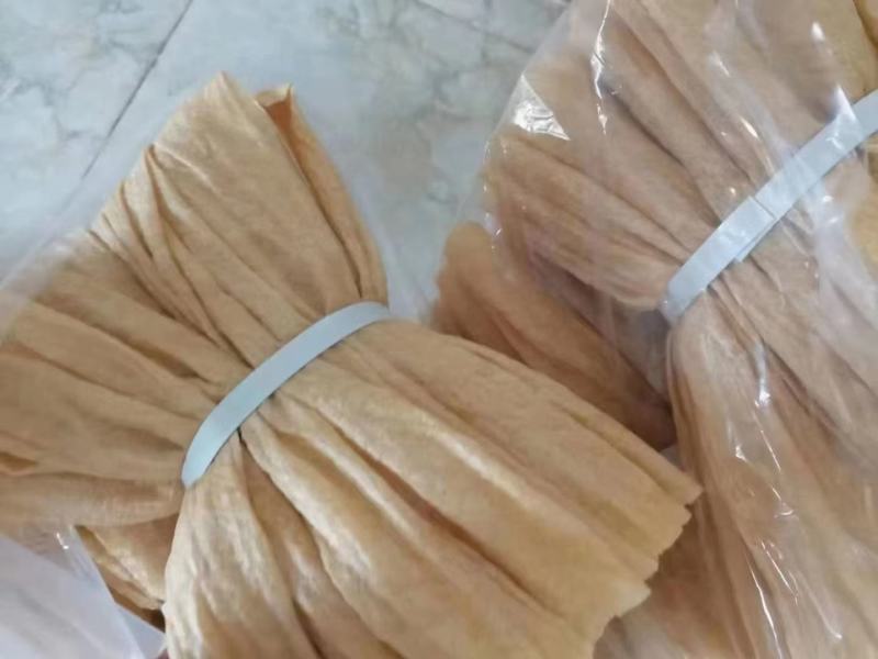 豆腐皮又称腐竹富含蛋白质和多种氨基酸，营养价值很高