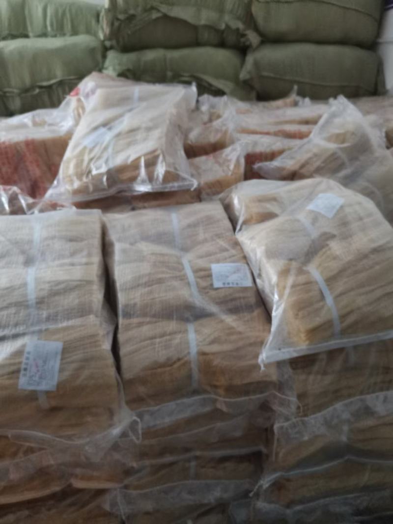 豆腐皮又称腐竹富含蛋白质和多种氨基酸，营养价值很高