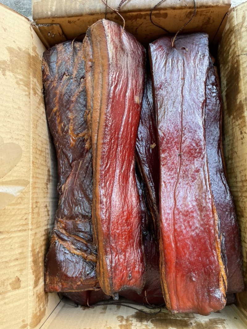 黑色烟熏五花三线腊肉（腊肉香肠源头工厂一手量大从优）