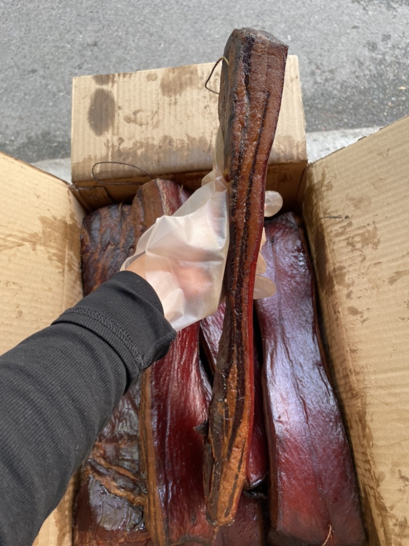 黑色烟熏五花三线腊肉（腊肉香肠源头工厂一手量大从优）