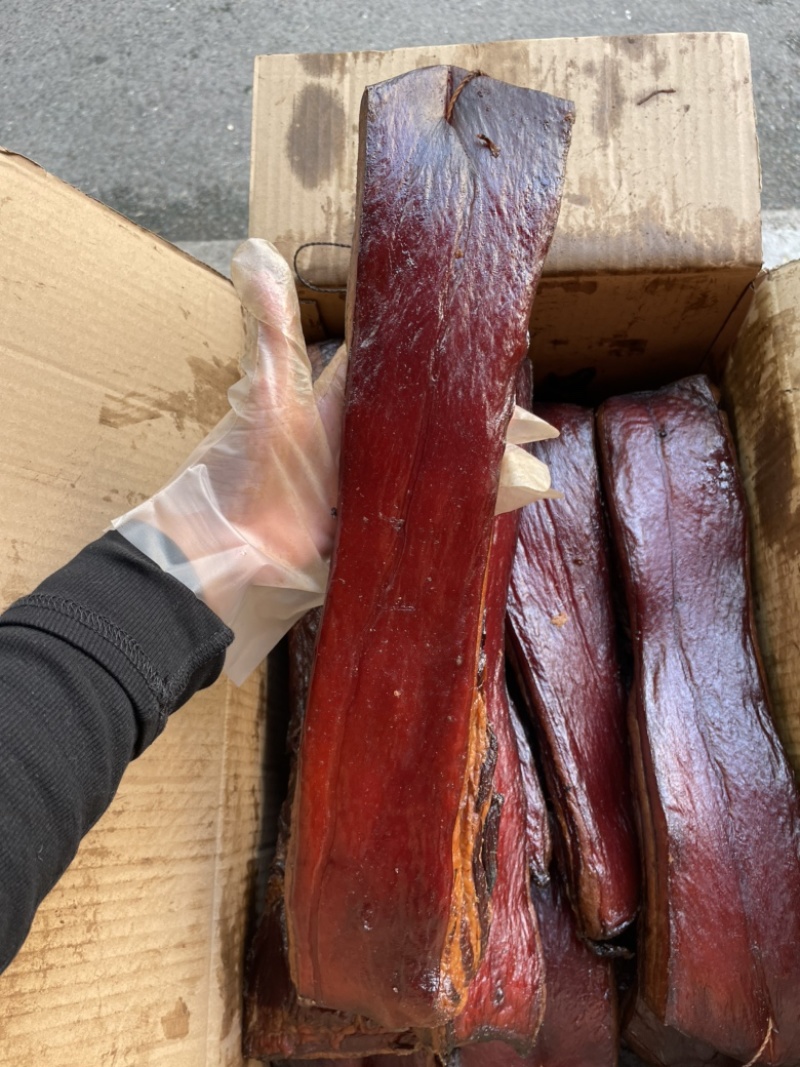 黑色烟熏五花三线腊肉（腊肉香肠源头工厂一手量大从优）
