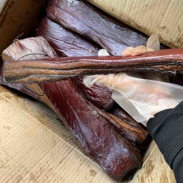 黑色烟熏五花三线腊肉（腊肉香肠源头工厂一手量大从优）