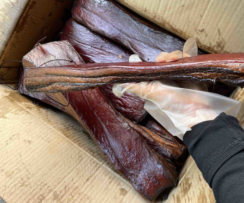 黑色烟熏五花三线腊肉（腊肉香肠源头工厂一手量大从优）