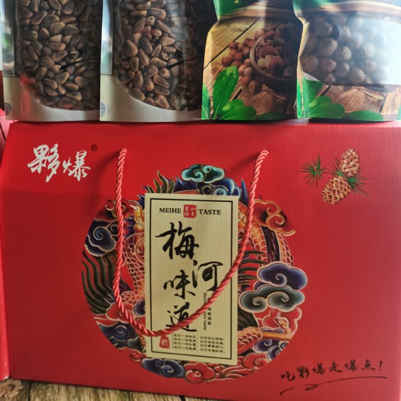 夥爆坚果礼品盒，一手货源，量大从优，诚信经营，欢迎来电咨