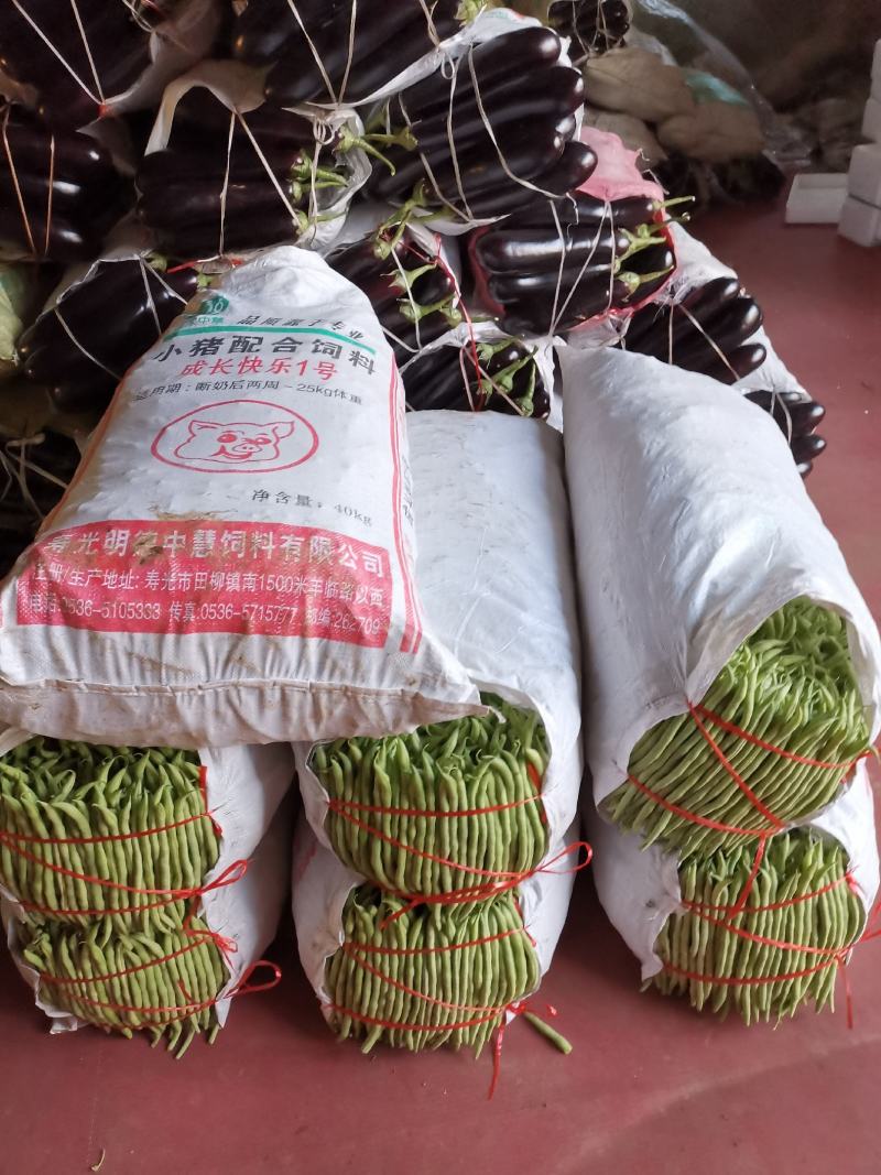 潍坊市青州市绿把长茄，大量上市了，质量很好，价格实惠