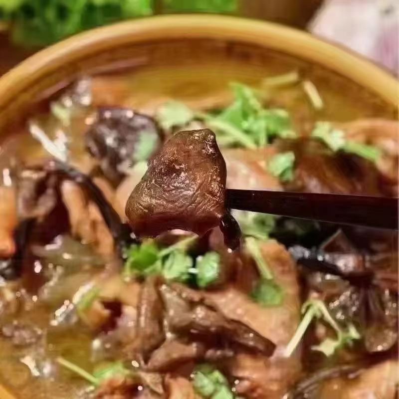 东北名菜小鸡炖蘑菇的榛蘑