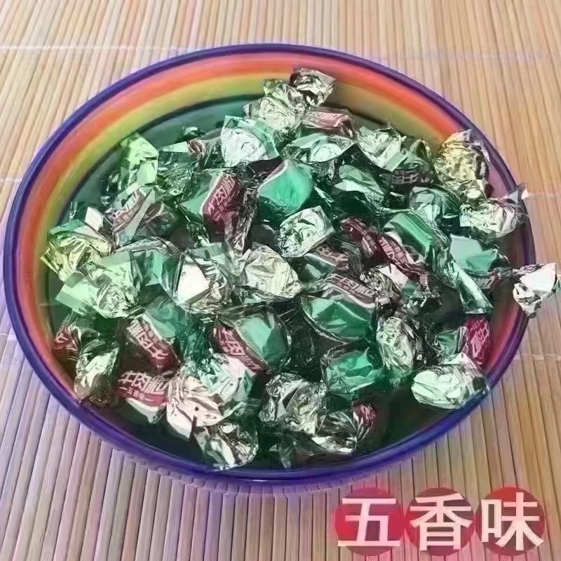 牛肉粒麻辣五香两种口味厂家直营的休闲零食