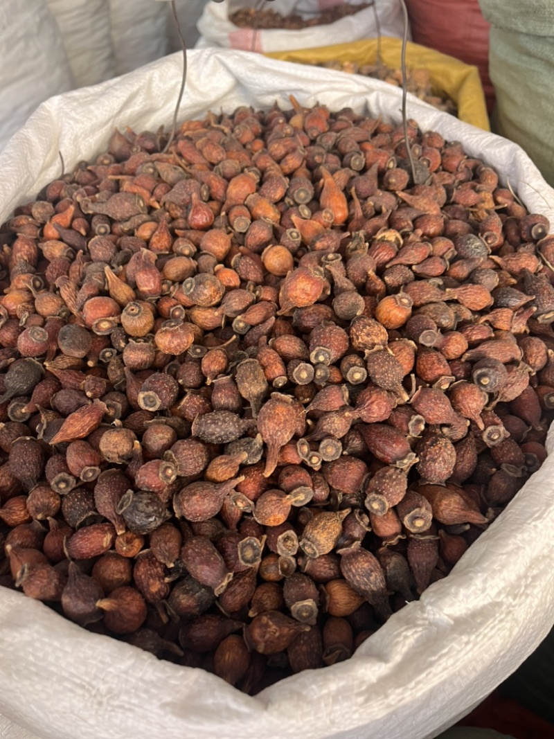 金樱子金樱肉开边金樱子两种规格