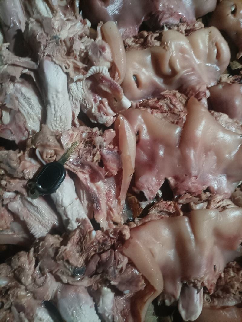 全熟去骨乳牛头肉，单个二三斤左右，瘦度高