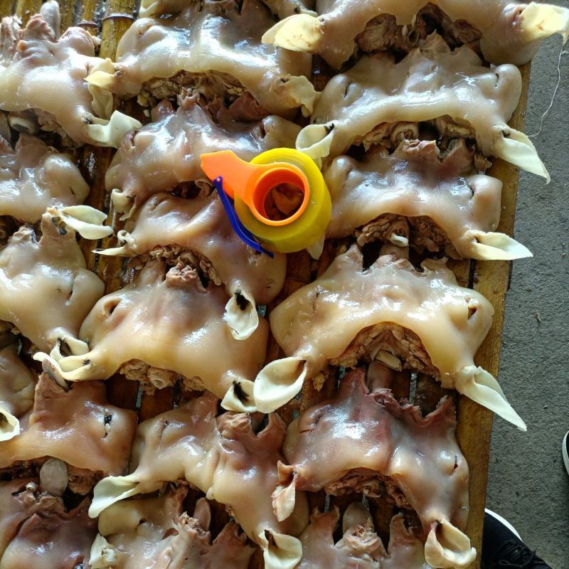 全熟去骨乳牛头肉，单个二三斤左右，瘦度高