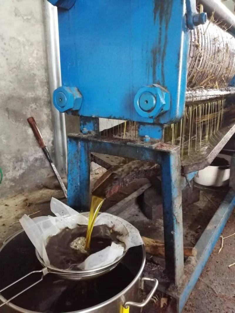 山茶油，农家手工自榨，放心品质，一手货源，欢迎来电咨询