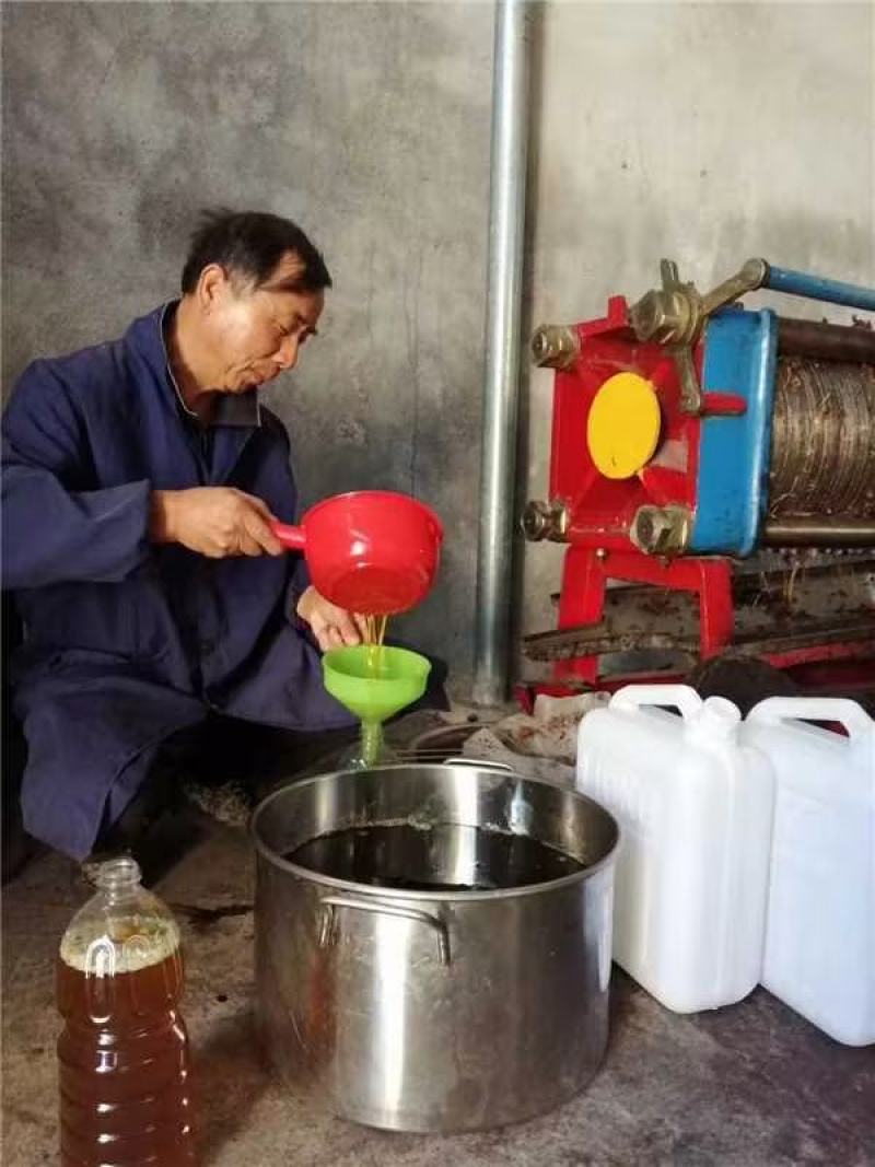 山茶油，农家手工自榨，放心品质，一手货源，欢迎来电咨询