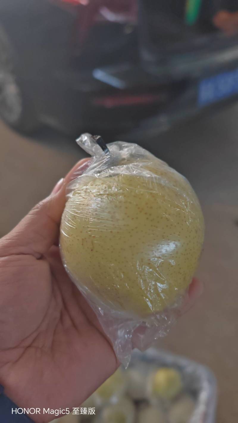 【精选】膜皇冠梨口感脆甜规格齐全价格优惠产地直发