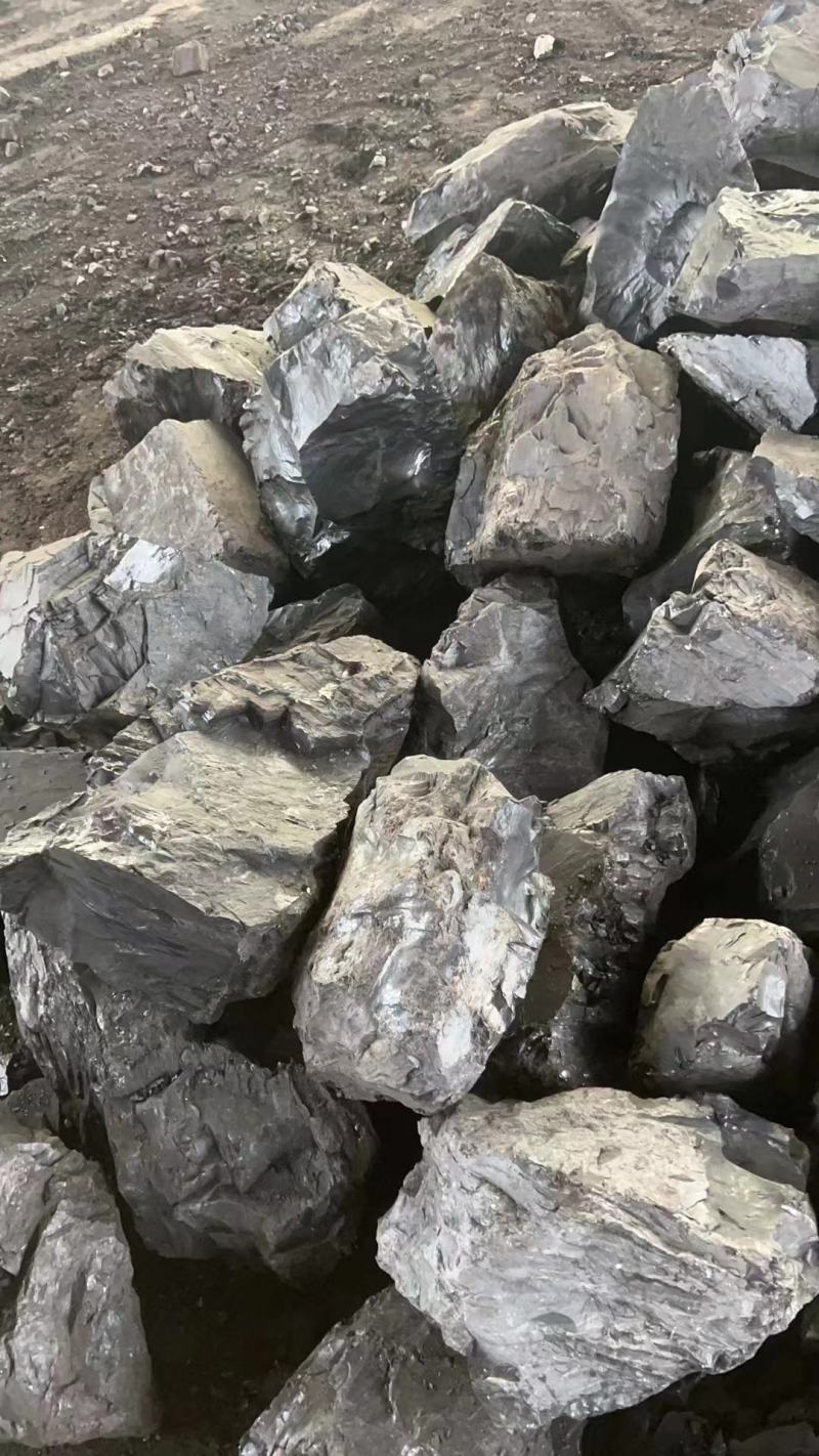 云南柴煤中块，烤烟烧锅炉烧烤都可以化白灰不结渣