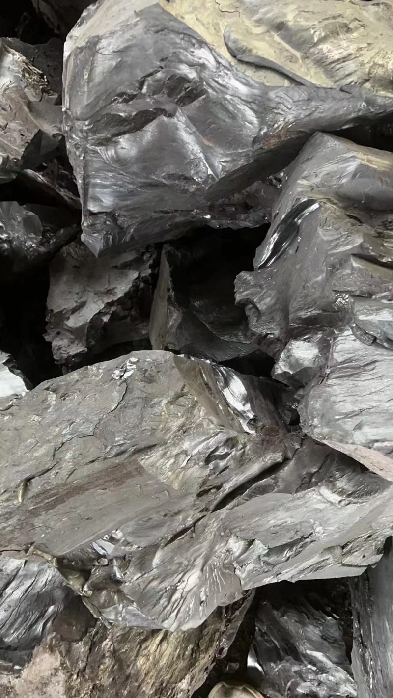 云南柴煤大块烤烟民用烤火烧烤，化白灰不结渣