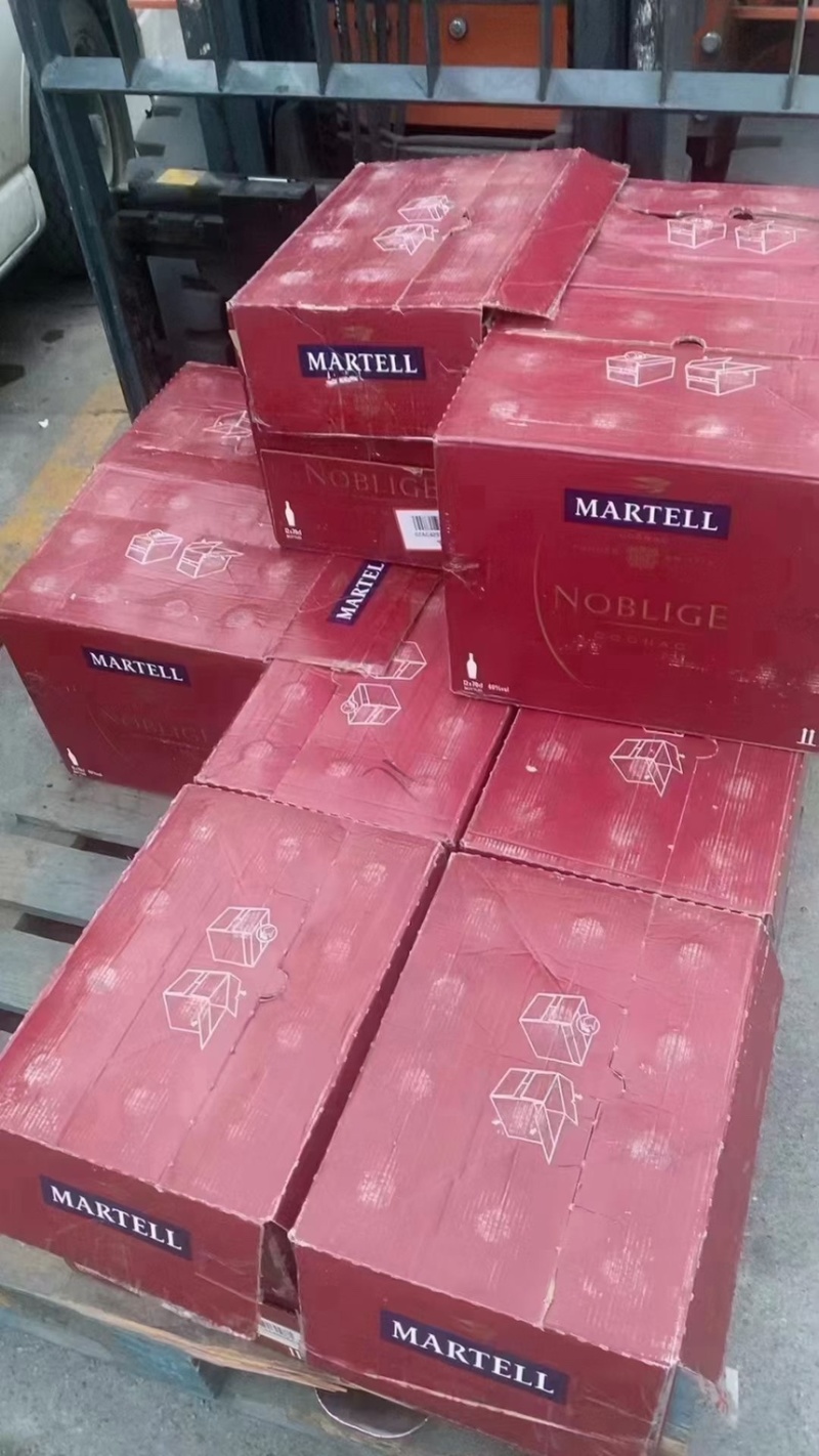 酒吧倒闭大量洋酒名仕清仓处理