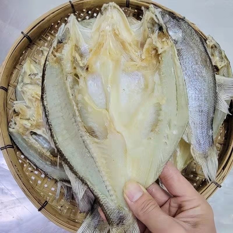 鲈鱼展会地摊电商开边鲈鱼干淡水鲈鱼干卢仔卢肉特大号鲈鱼干