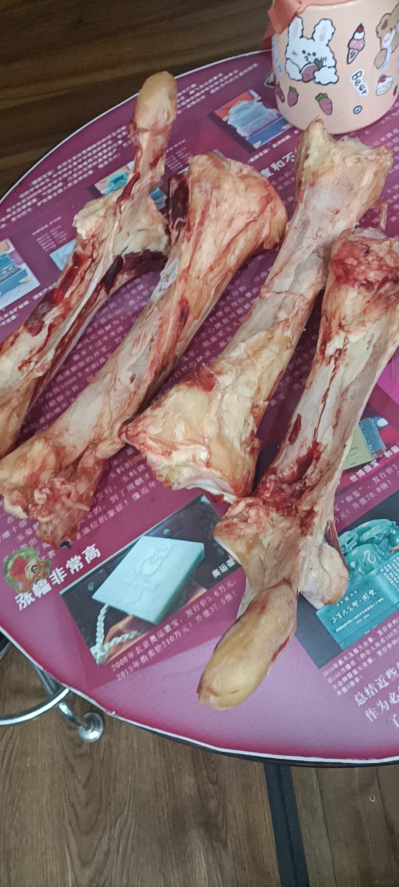 内蒙古锡林郭勒草原牛棒骨，满满的骨髓带一点肉，饭店熬汤好