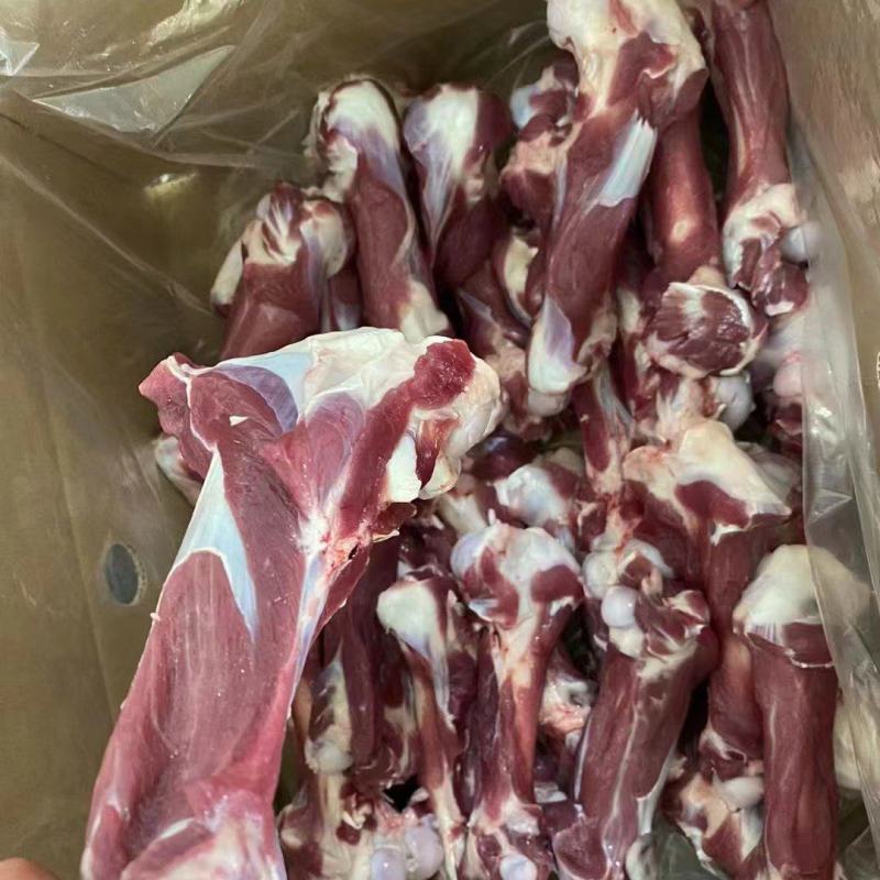 内蒙古锡林郭勒草地羔羊肉棒骨，肉大骨髓多，口感好。