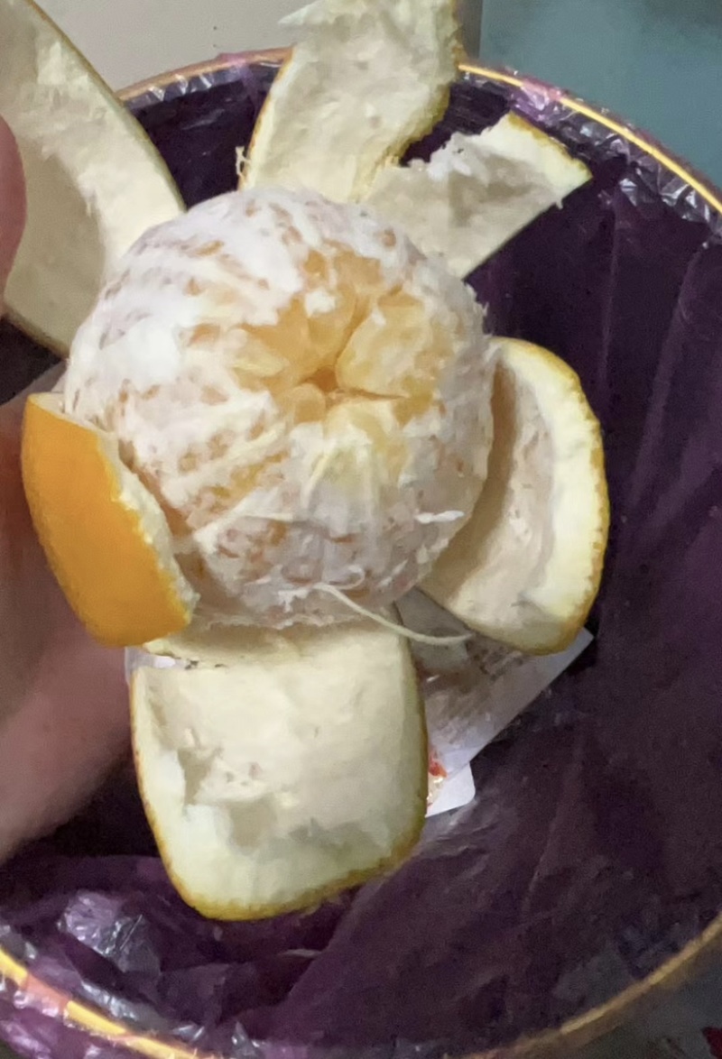 正宗赣南脐橙脐橙，大量有货，果园直发，没有中间商