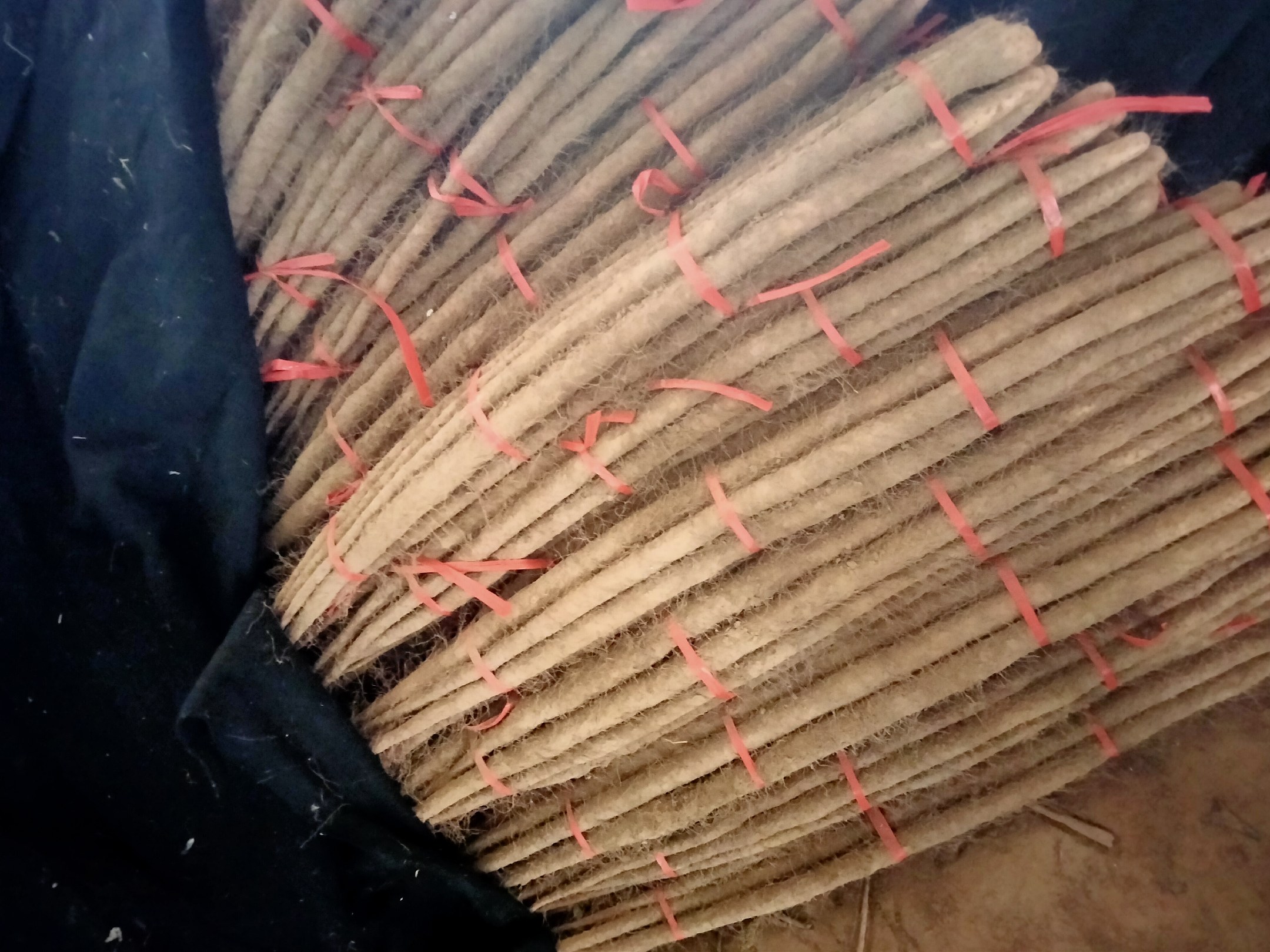 温县铁棍山药市场销售场景,展示山药包装与交易现场 温县铁棍山药市场销售场景