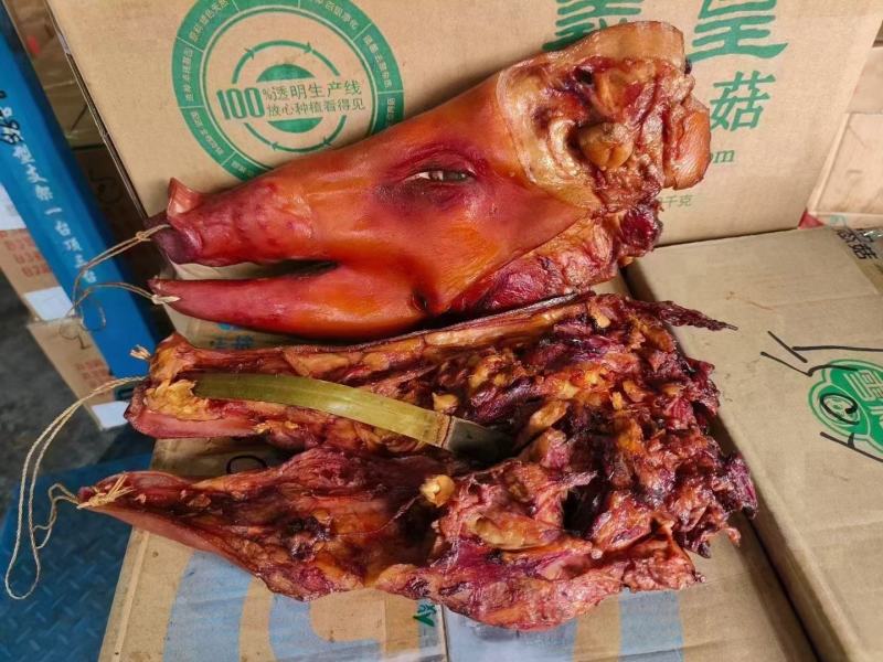 【腊肉】全脸烟熏腊猪头带耳朵，烟熏半边无耳，一件50斤