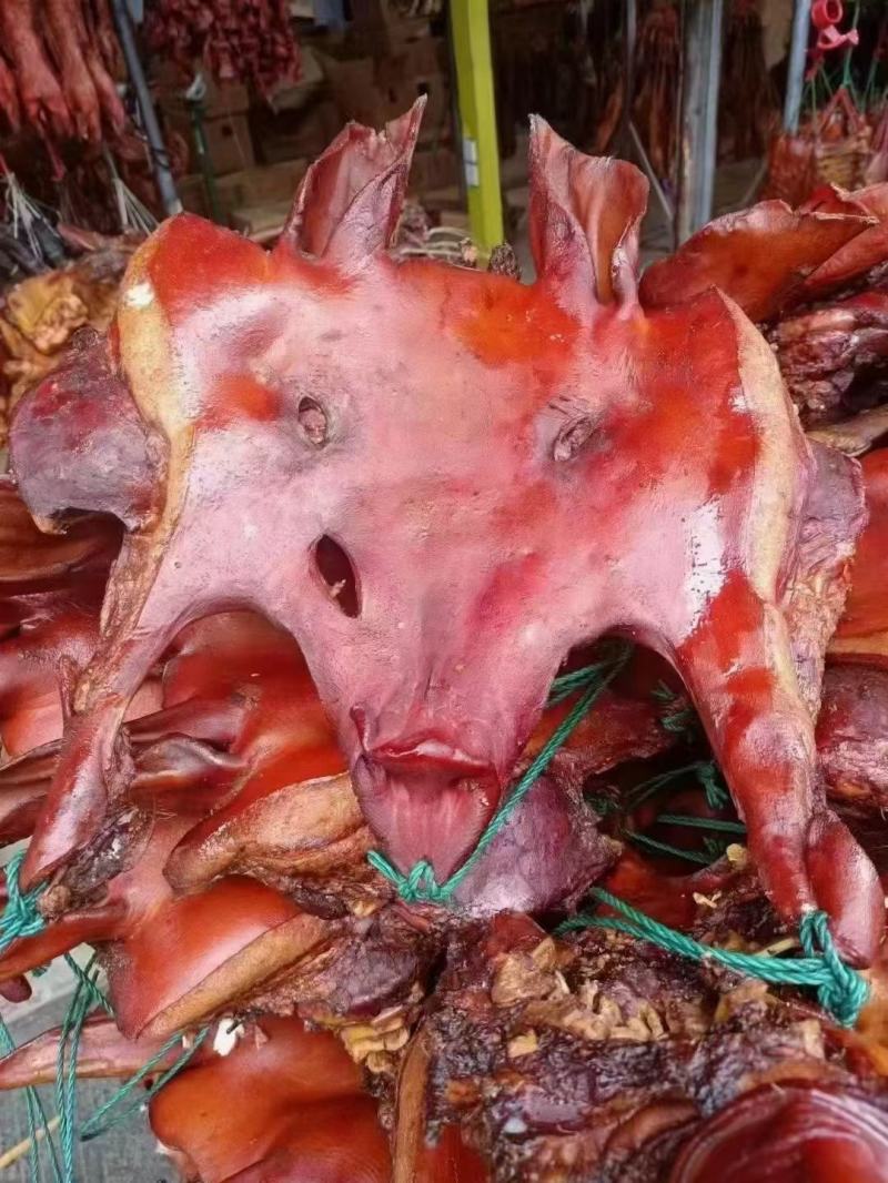 【腊肉】全脸烟熏腊猪头带耳朵，烟熏半边无耳，一件50斤