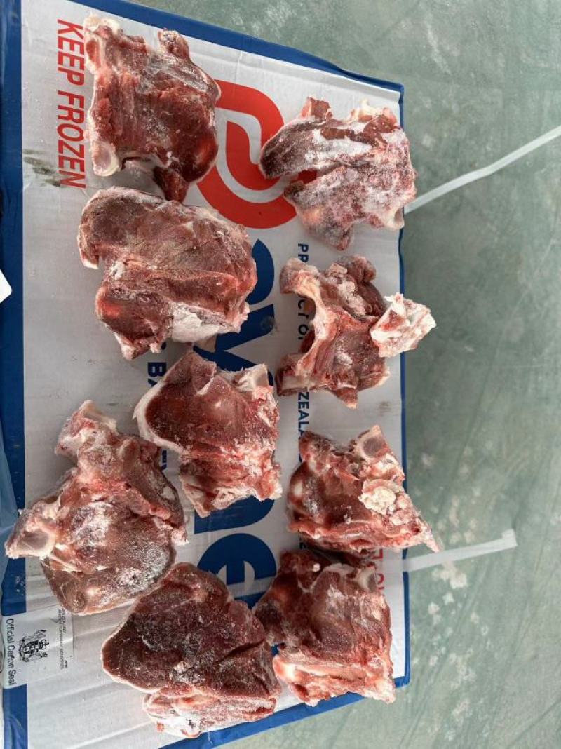 羊胯骨，我们是厂家直销，一手货源，所有商品齐全，日期近。