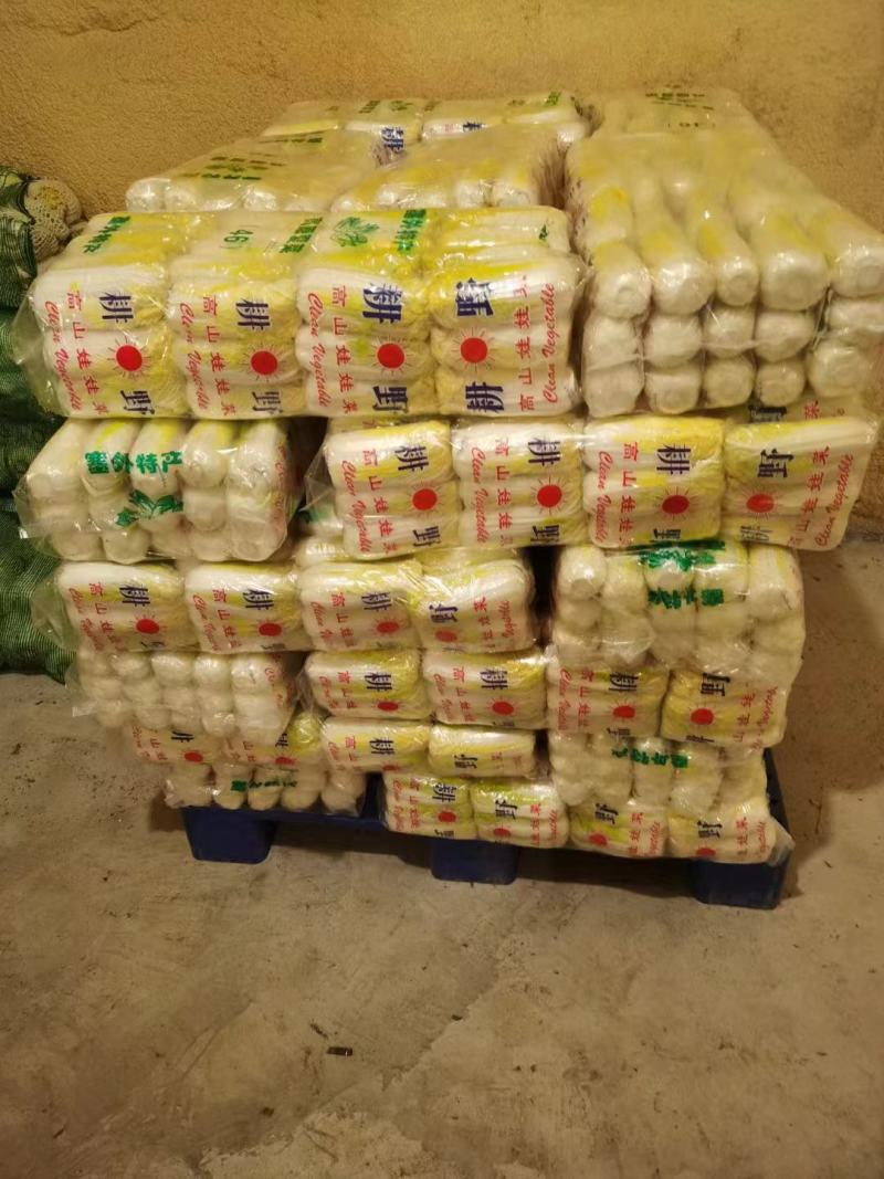 精品包装娃娃菜，各种包装，大量有货，需要的老板可以联系啊