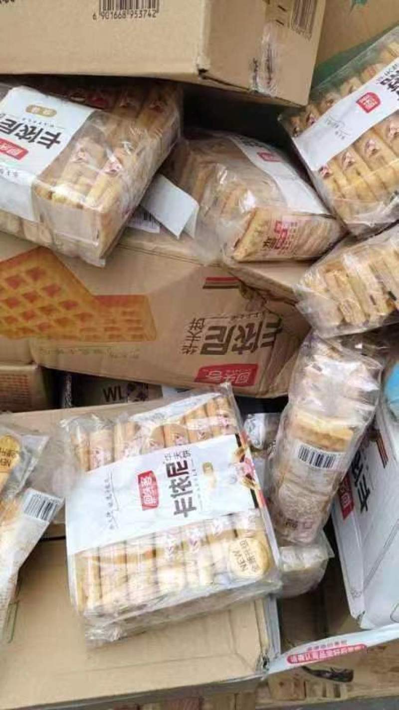 收购公司超期残次品食品，饼干，面包糖粉下角料，湿豆，烂豆