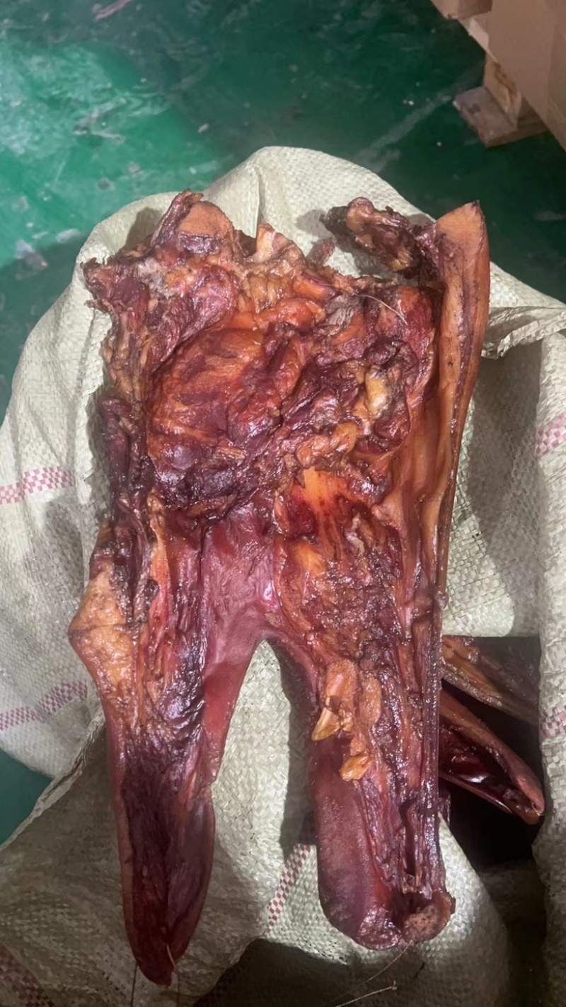 去骨腊半边猪头（腊肉香肠源头工厂量大从优）
