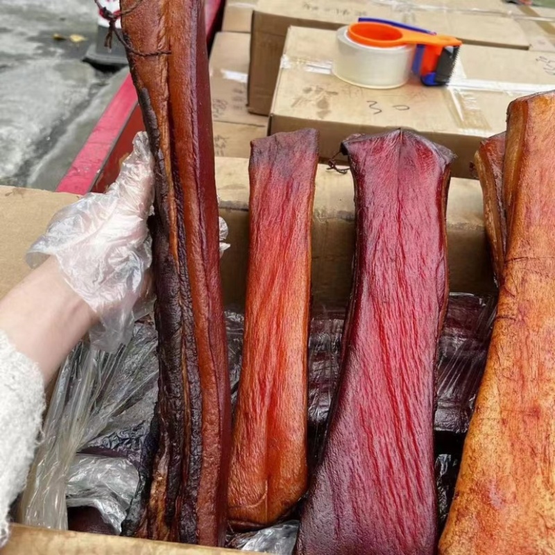 三线肉烟熏三线腊肉地摊门市酒店供应现货批发