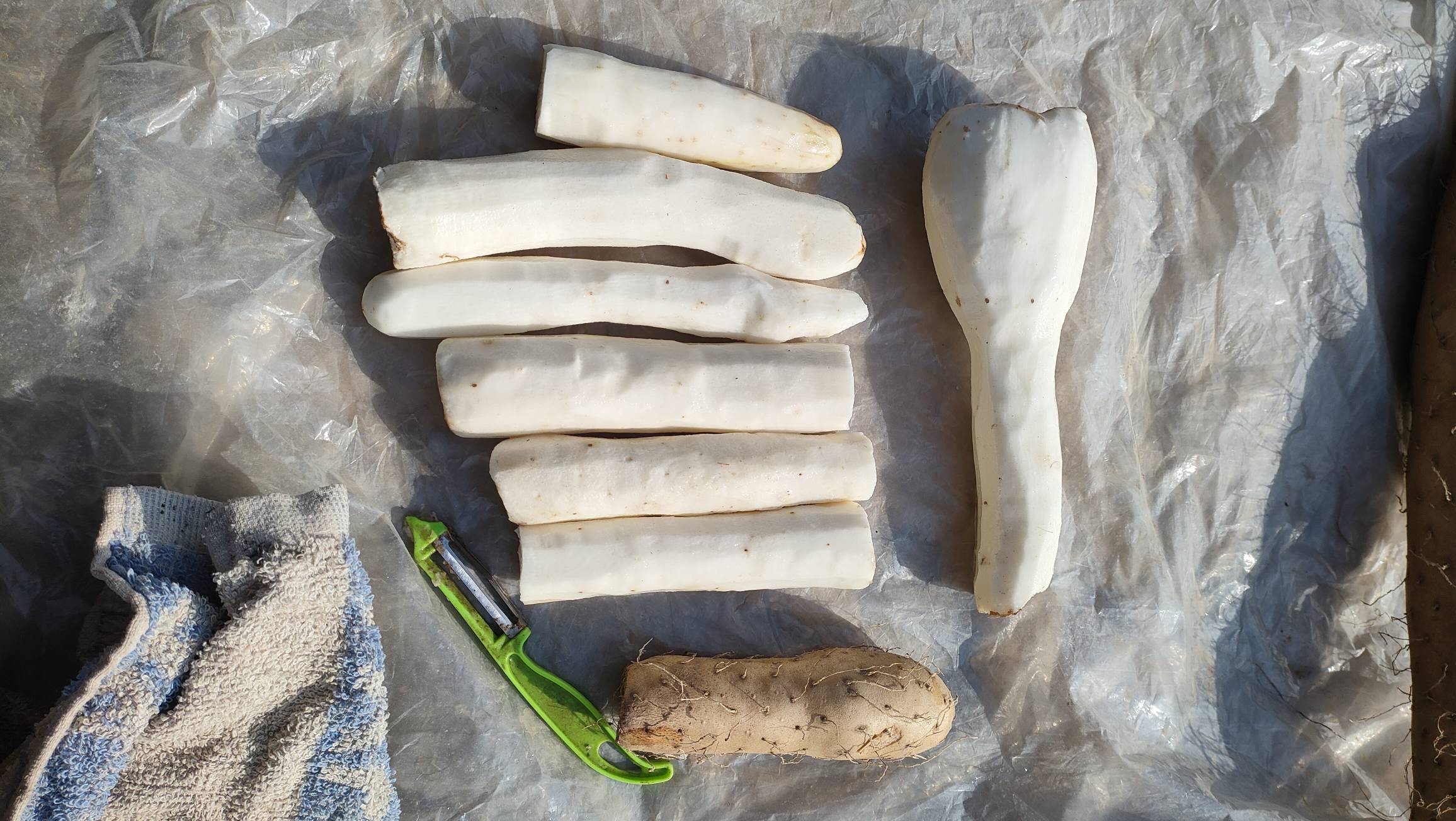 山药清洗与切段过程