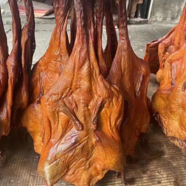 烟熏干板鸭（腊肉香肠源头工厂一手货源量大从优）